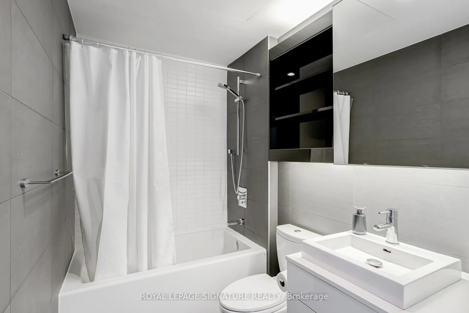 Photo 6 of Unit 718, 32 Trolley Crescent, Toronto, Moss Park — HOMEH