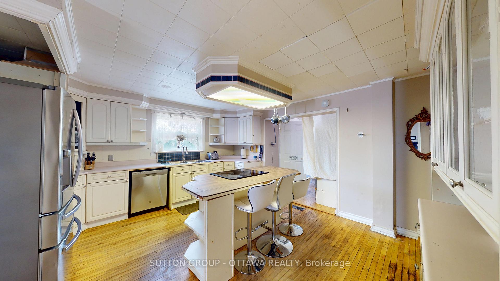 Photo 4 of 665 East Street, Edwardsburgh/Cardinal, Town of Cardinal — HOMEH