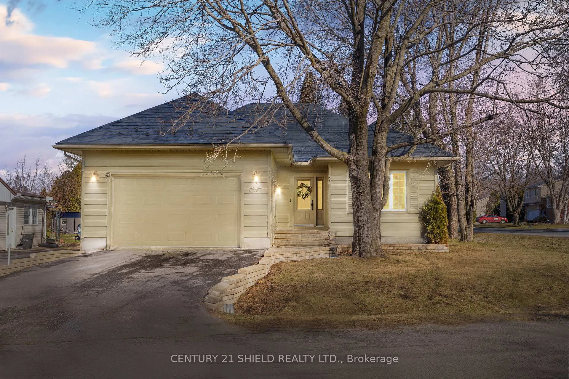 Photo 2 of 728 St Antoine Street, Cornwall — HOMEH