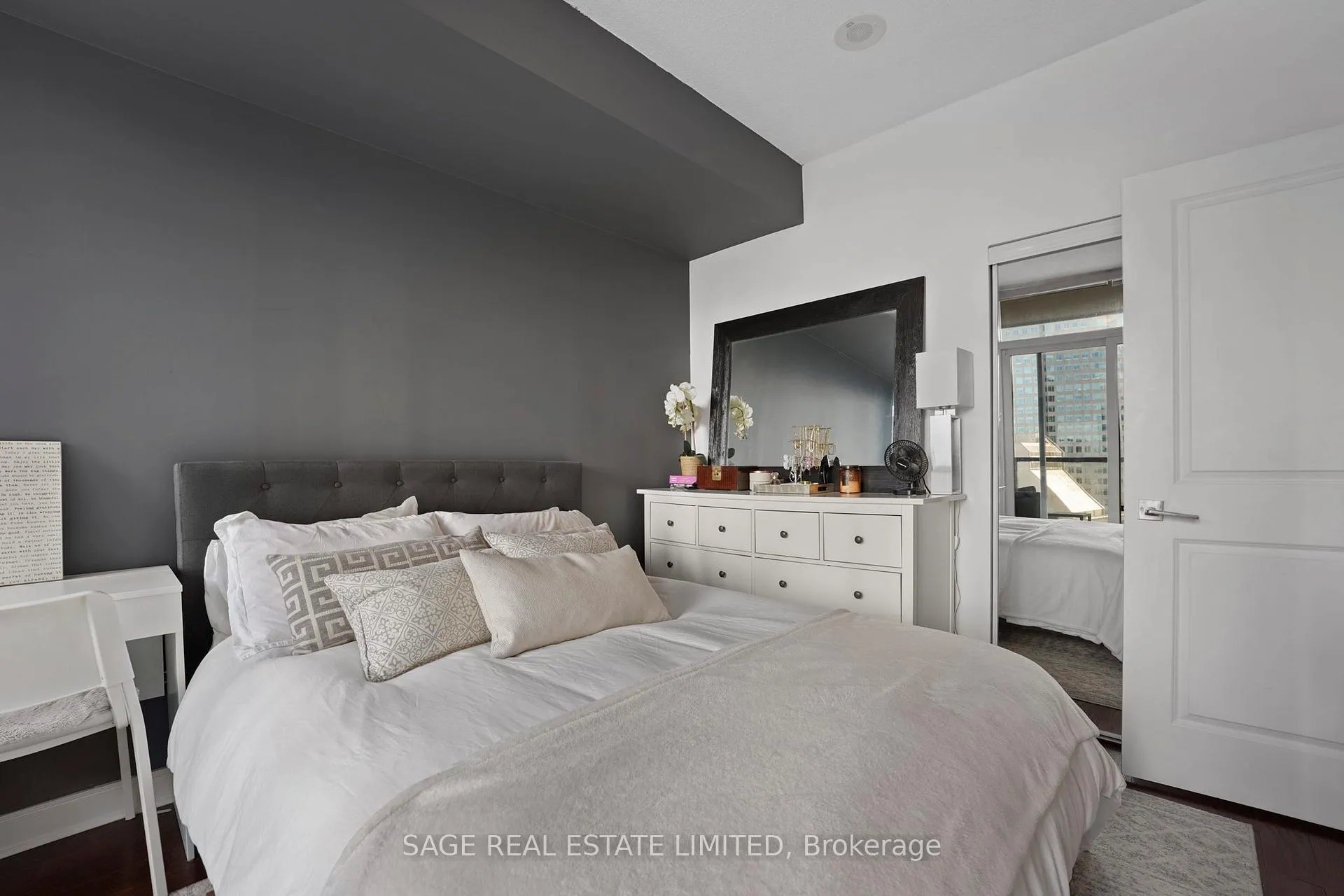 Photo 14 of Unit 1806, 1 Scott Street, Toronto, Waterfront Communities — HOMEH