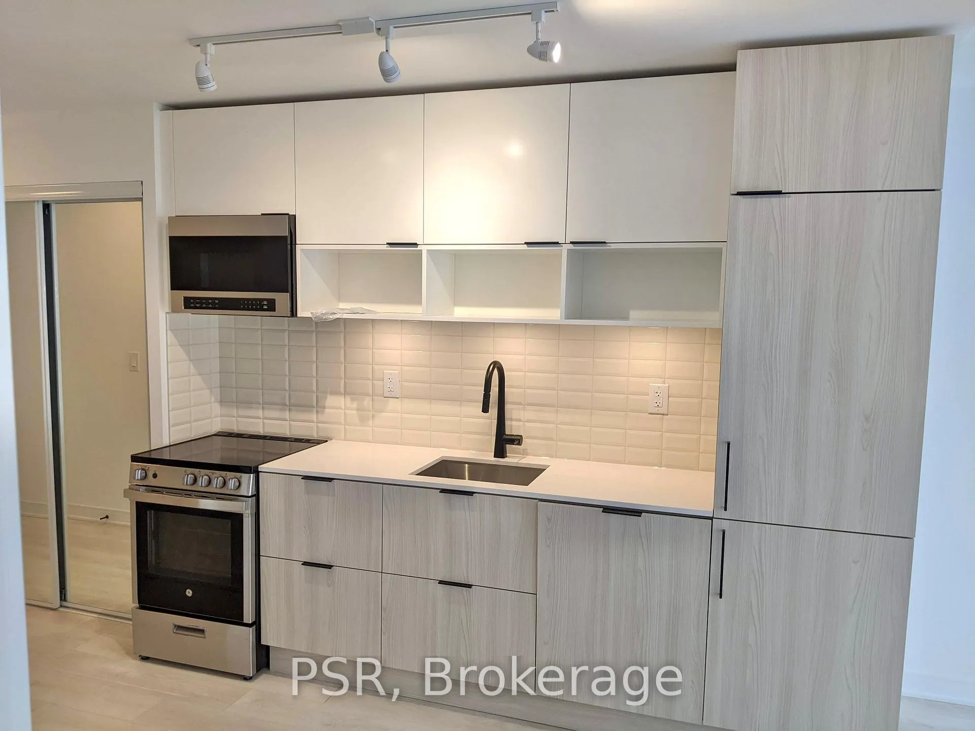 Photo 5 of Unit N572, 35 Rolling Mills Road E, Toronto, Waterfront Communities — HOMEH
