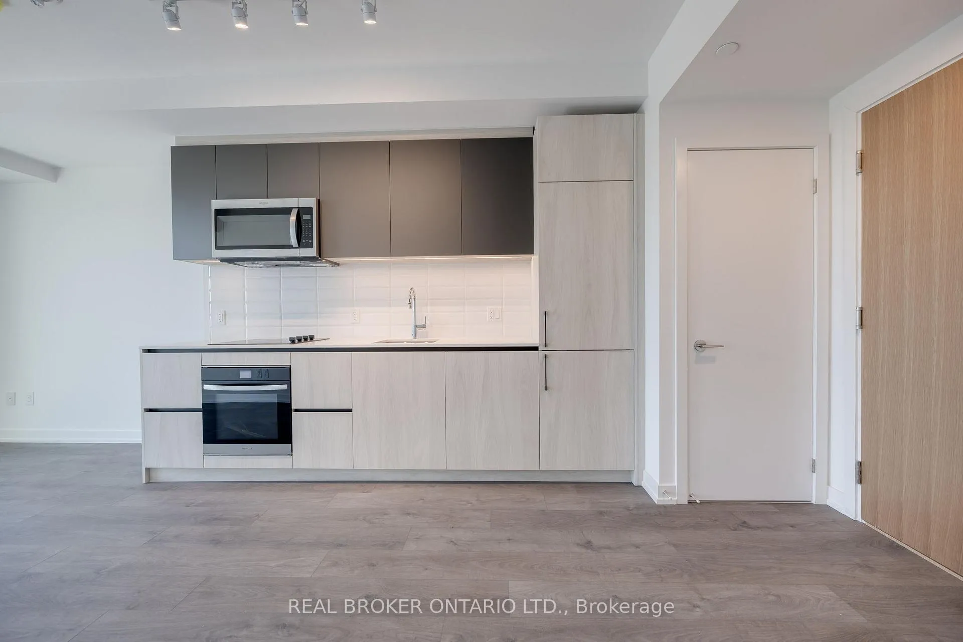 Photo 5 of Unit 725, 150 Logan Avenue, Toronto, South Riverdale — HOMEH