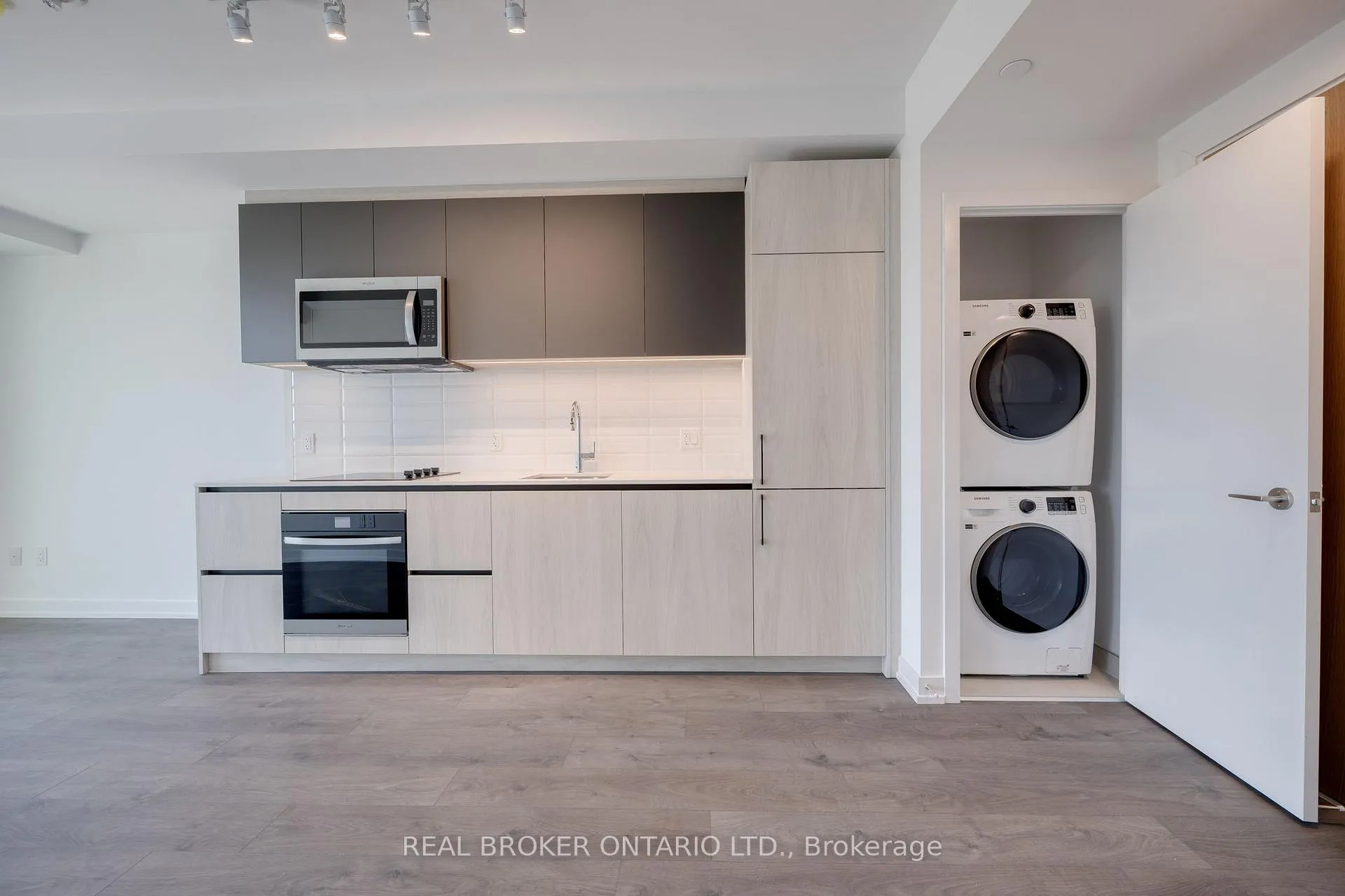Photo 6 of Unit 725, 150 Logan Avenue, Toronto, South Riverdale — HOMEH