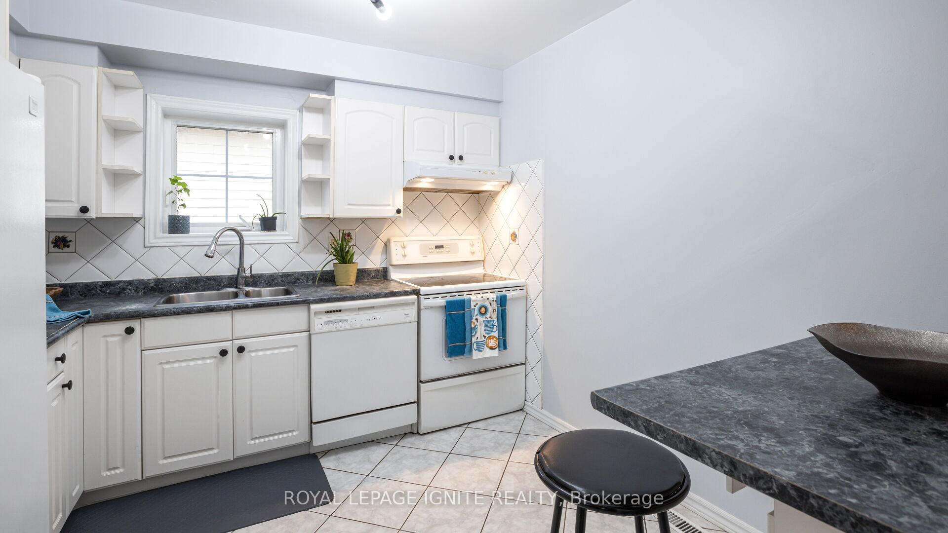 Photo 12 of 34 Mandrake Street, Ajax, Central — HOMEH