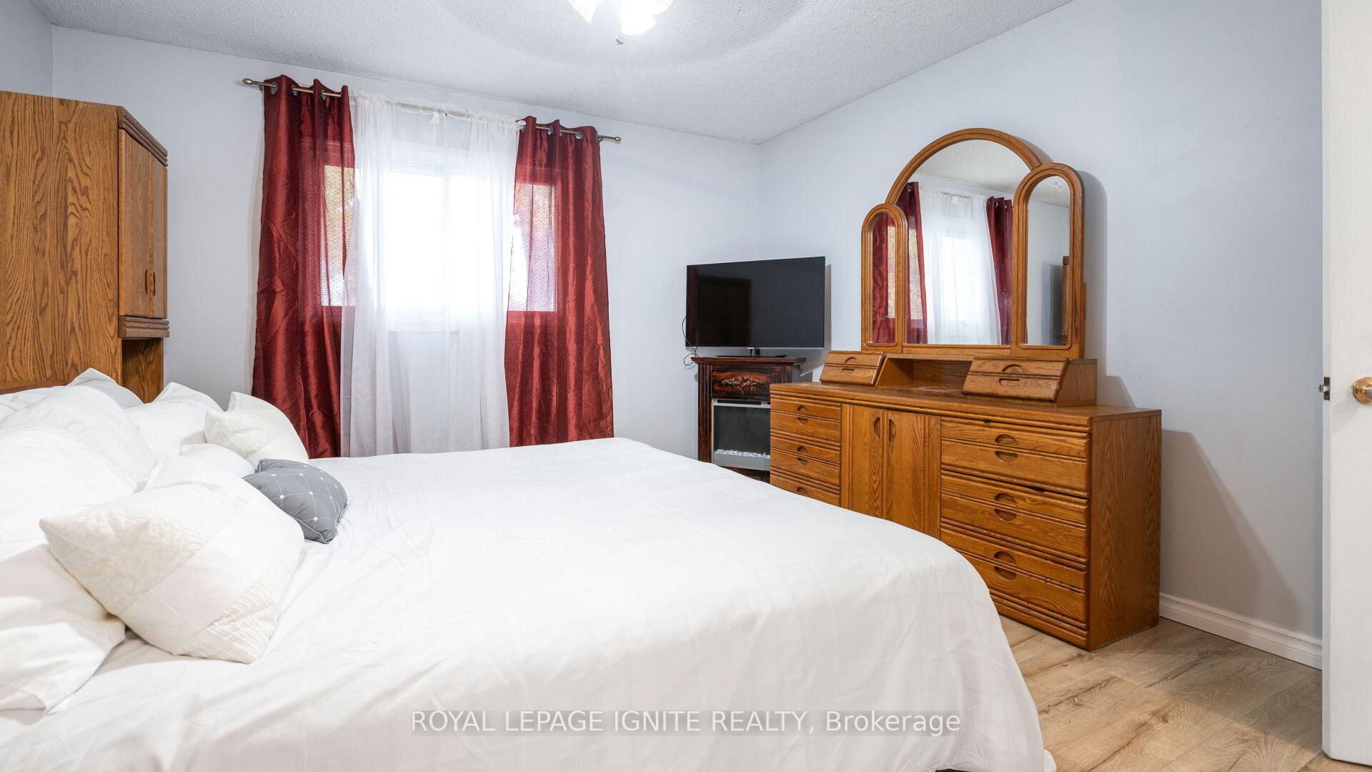 Photo 18 of 34 Mandrake Street, Ajax, Central — HOMEH
