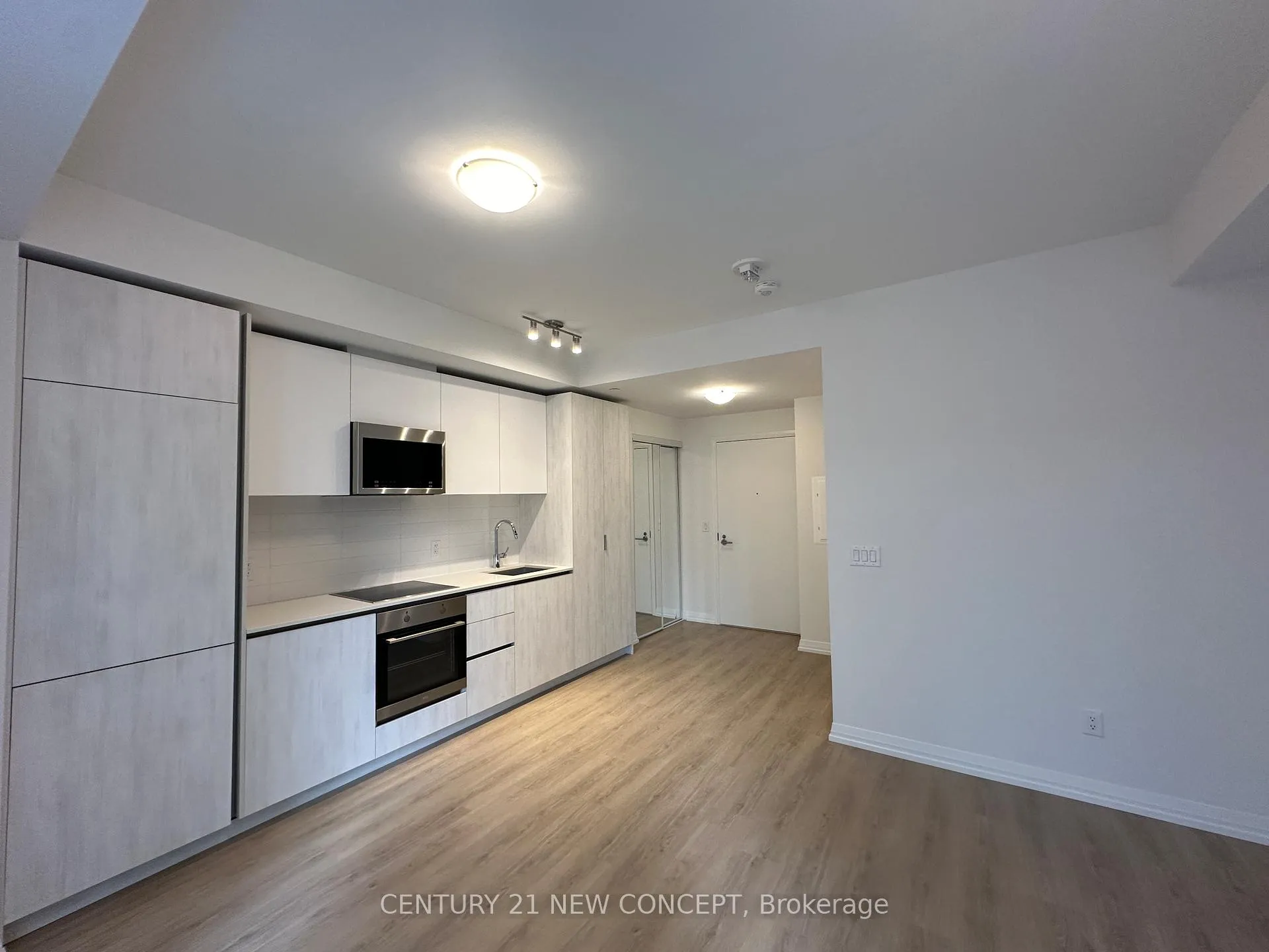 Photo 4 of Unit 606, 8 Widmer Street, Toronto, Waterfront Communities — HOMEH