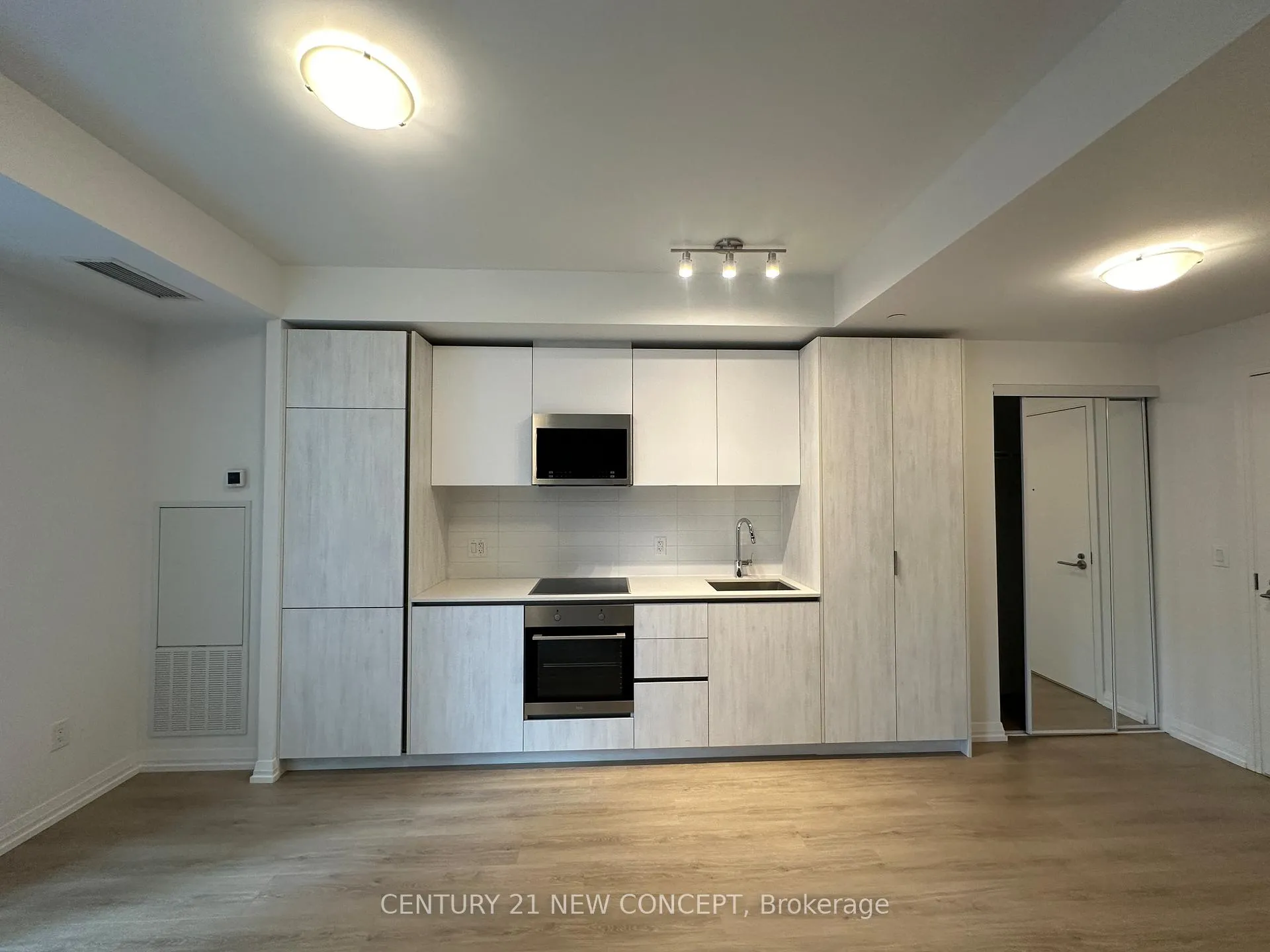 Photo 5 of Unit 606, 8 Widmer Street, Toronto, Waterfront Communities — HOMEH