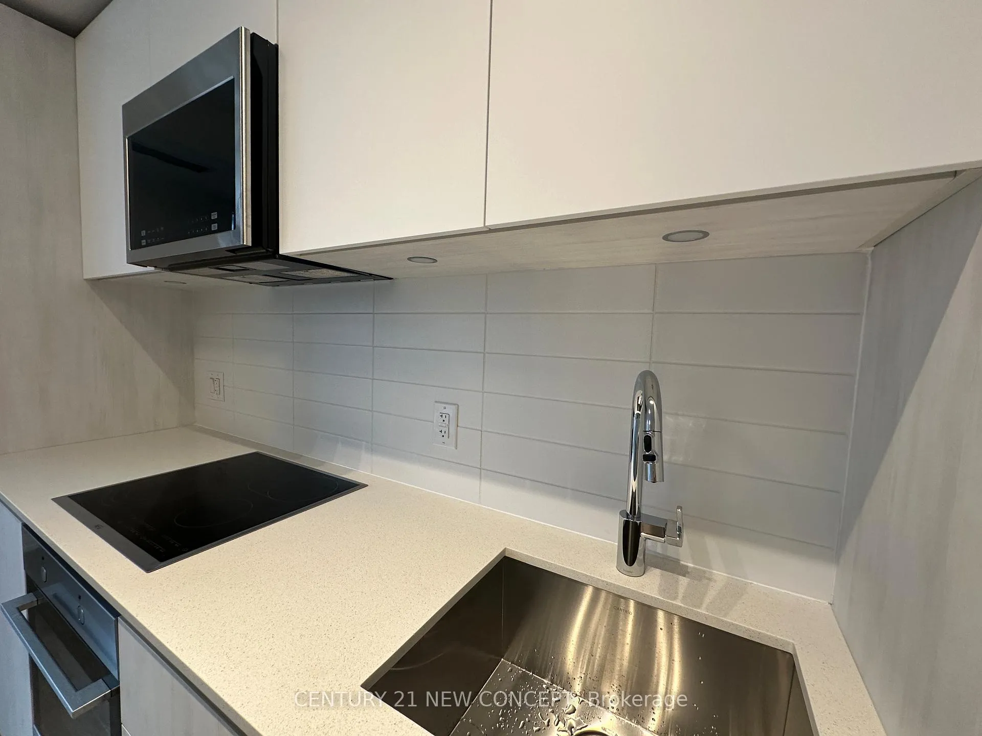 Photo 7 of Unit 606, 8 Widmer Street, Toronto, Waterfront Communities — HOMEH