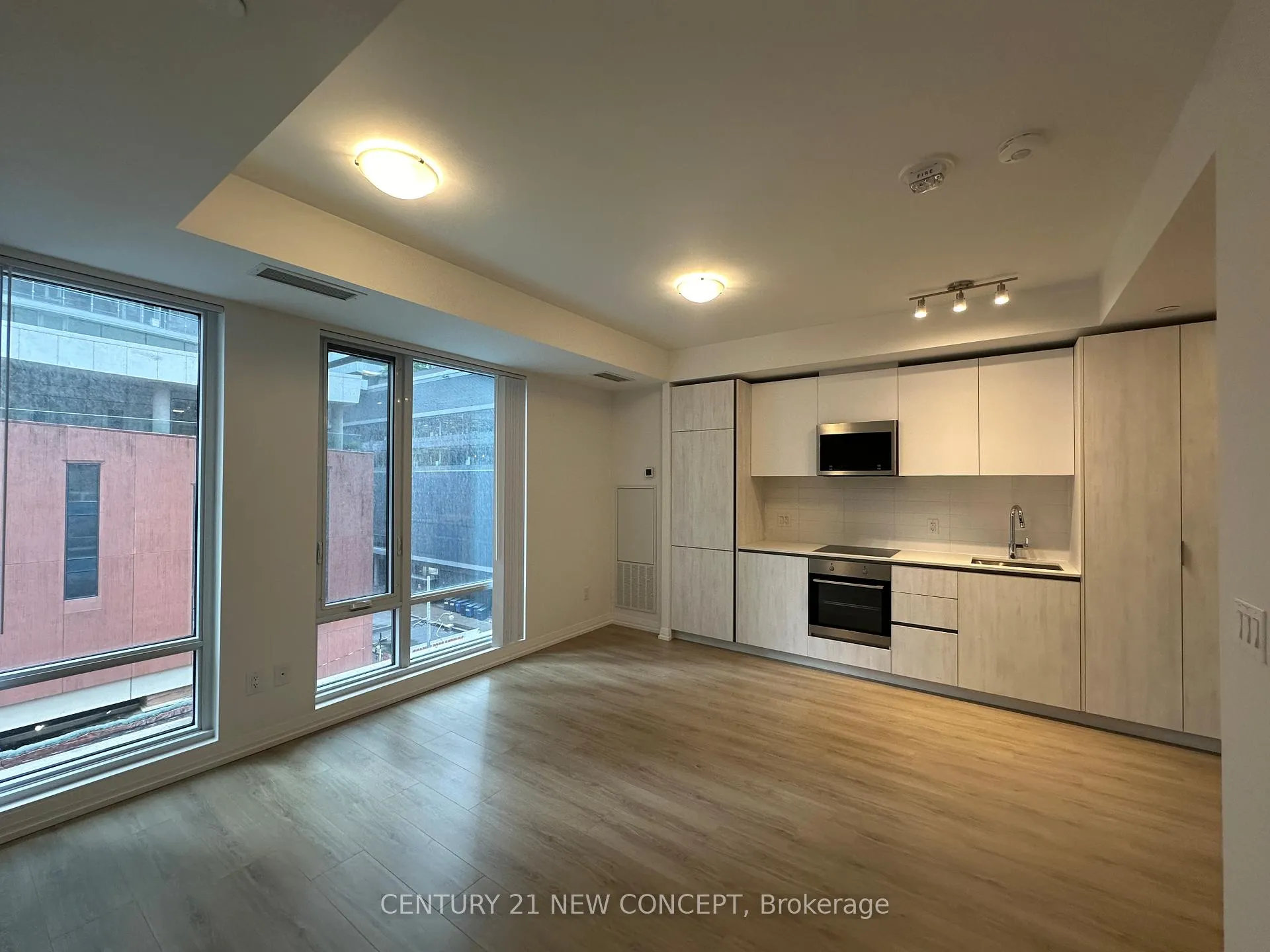 Photo 10 of Unit 606, 8 Widmer Street, Toronto, Waterfront Communities — HOMEH