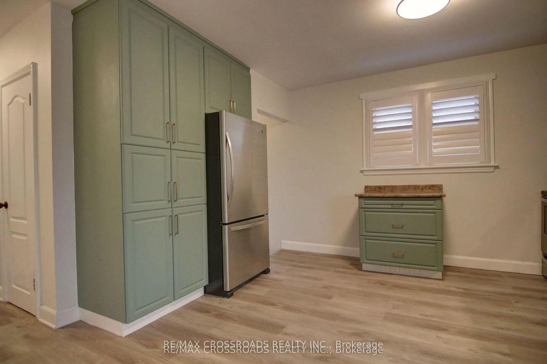 Photo 11 of 814 Nicholls Street, Peterborough, Northcrest Ward 5 — HOMEH