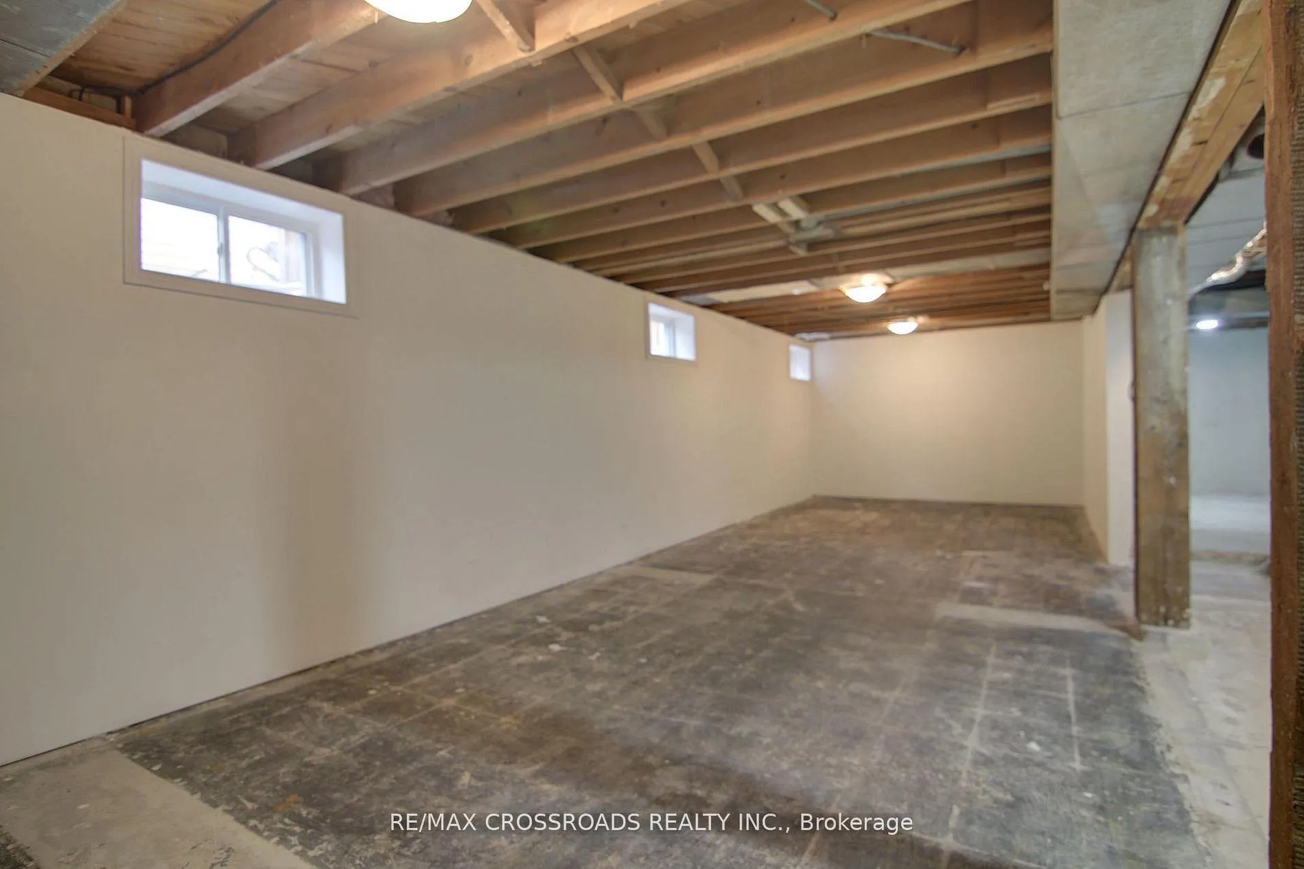 Photo 23 of 814 Nicholls Street, Peterborough, Northcrest Ward 5 — HOMEH
