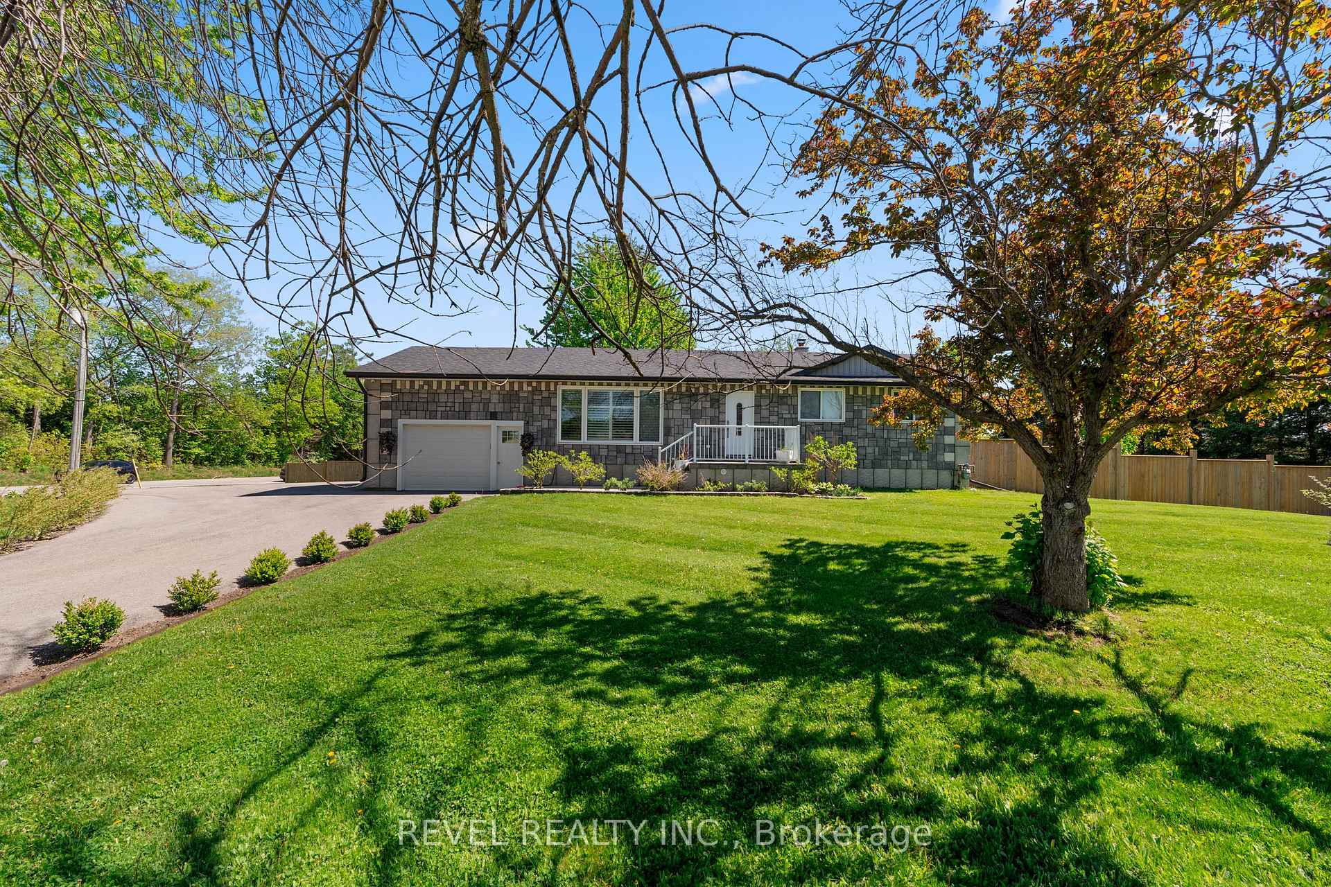 Front of 6537 9 County Road