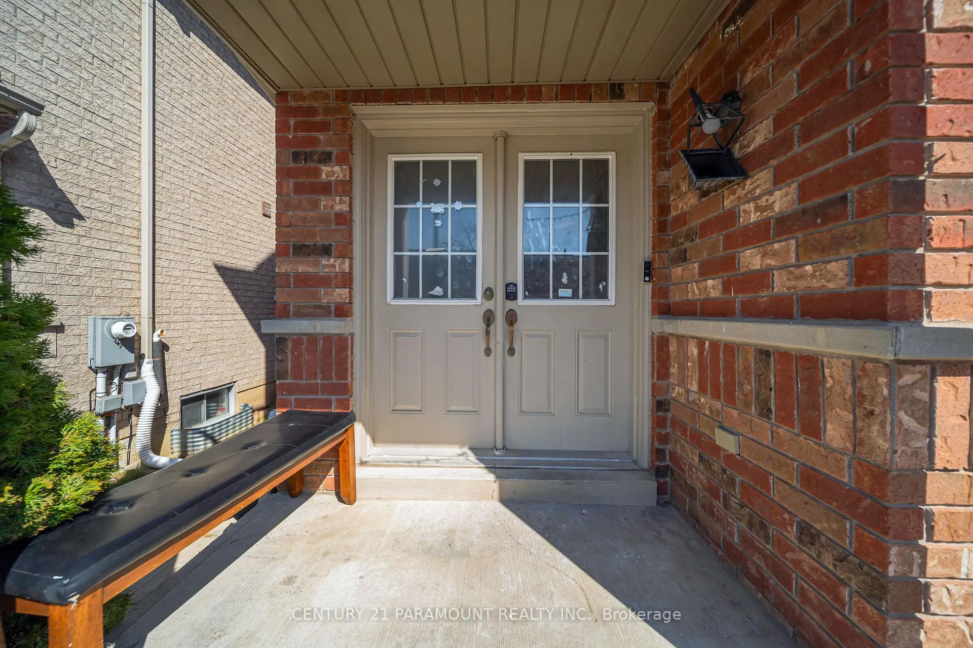 Photo 3 of 75 Crystal Glen Crescent, Brampton, Credit Valley — HOMEH