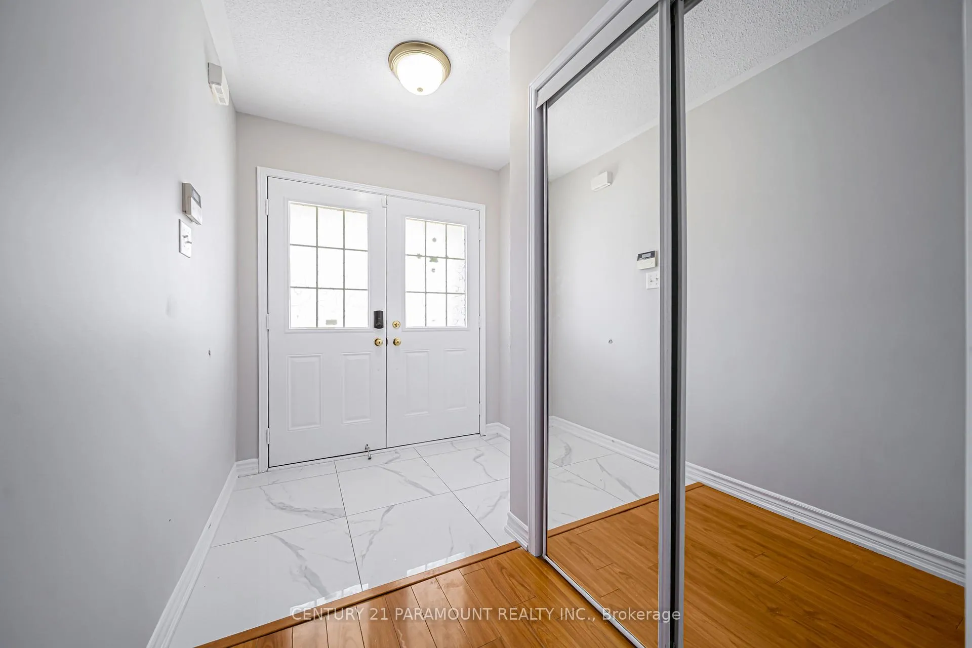 Photo 5 of 75 Crystal Glen Crescent, Brampton, Credit Valley — HOMEH