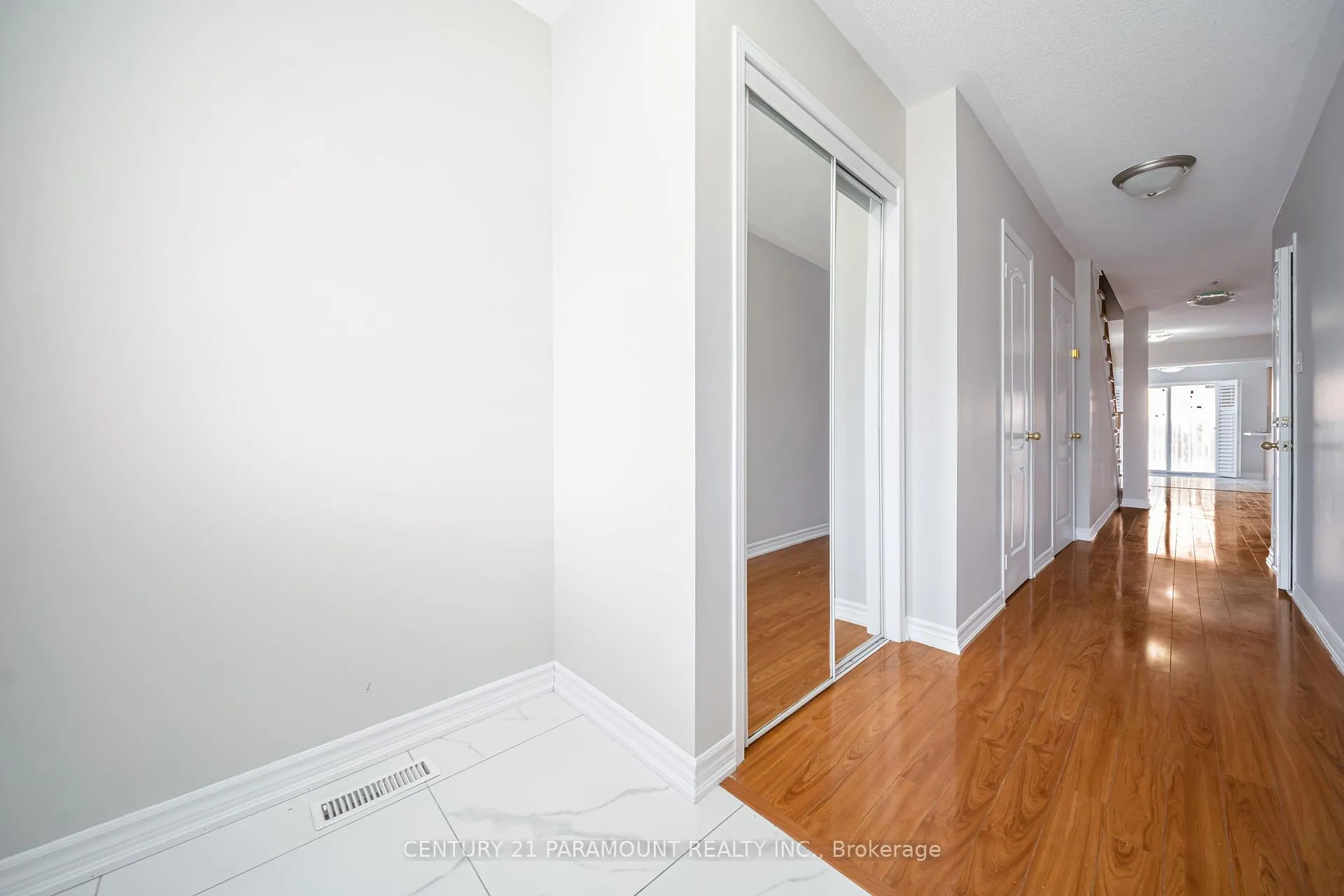 Photo 6 of 75 Crystal Glen Crescent, Brampton, Credit Valley — HOMEH