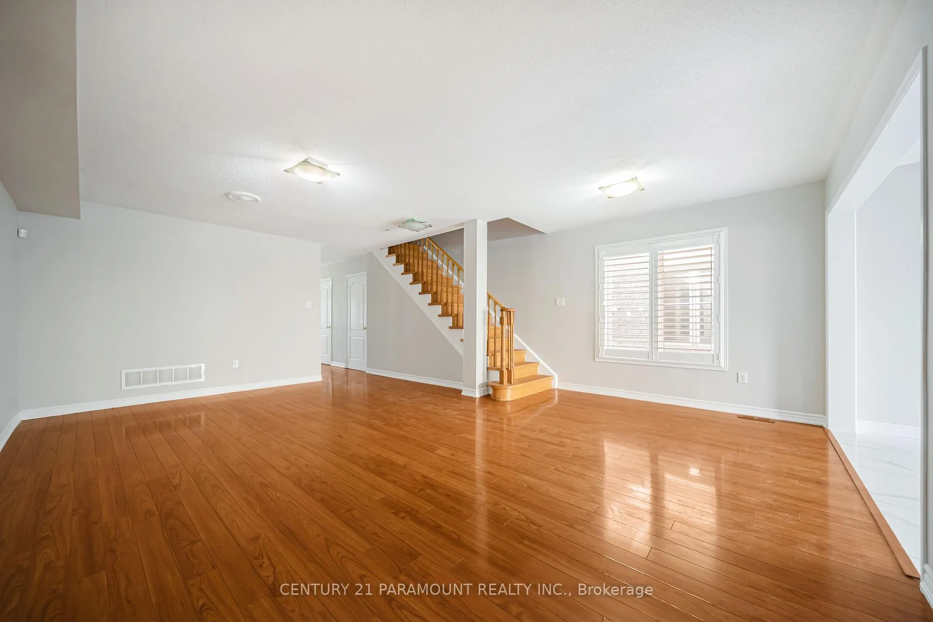Photo 10 of 75 Crystal Glen Crescent, Brampton, Credit Valley — HOMEH