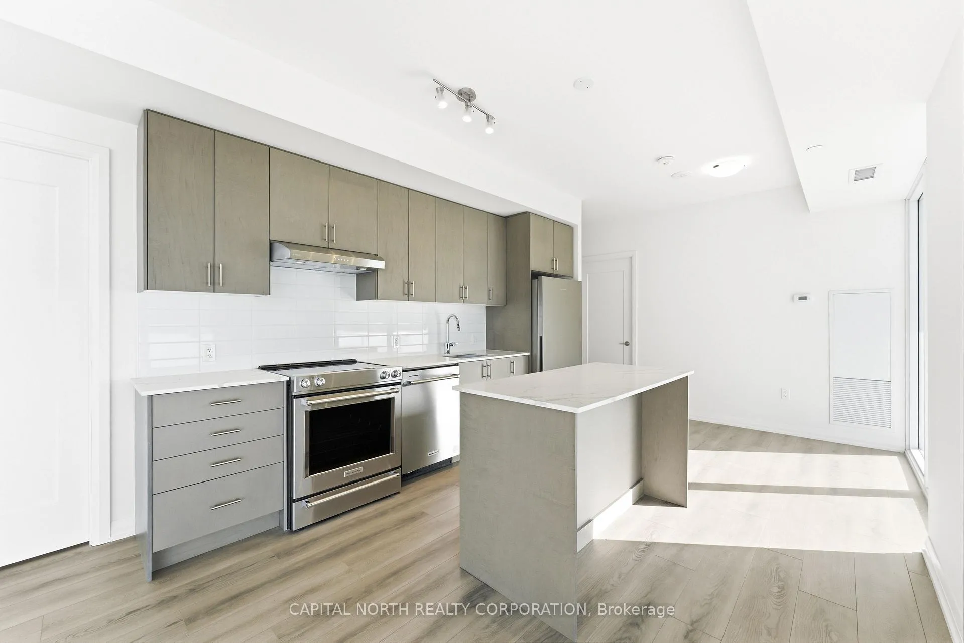 Photo 9 of Unit 403, 8960 Jane Street, Vaughan, Vellore Village — HOMEH