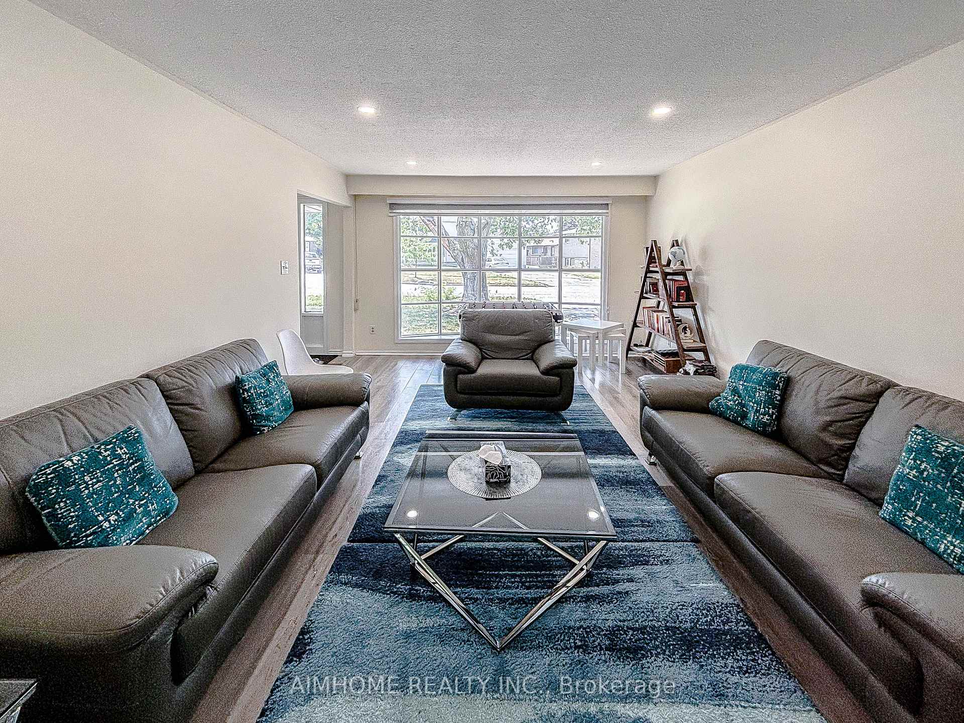 Photo 4 of 11 Redwood Court, Barrie, Grove East — HOMEH