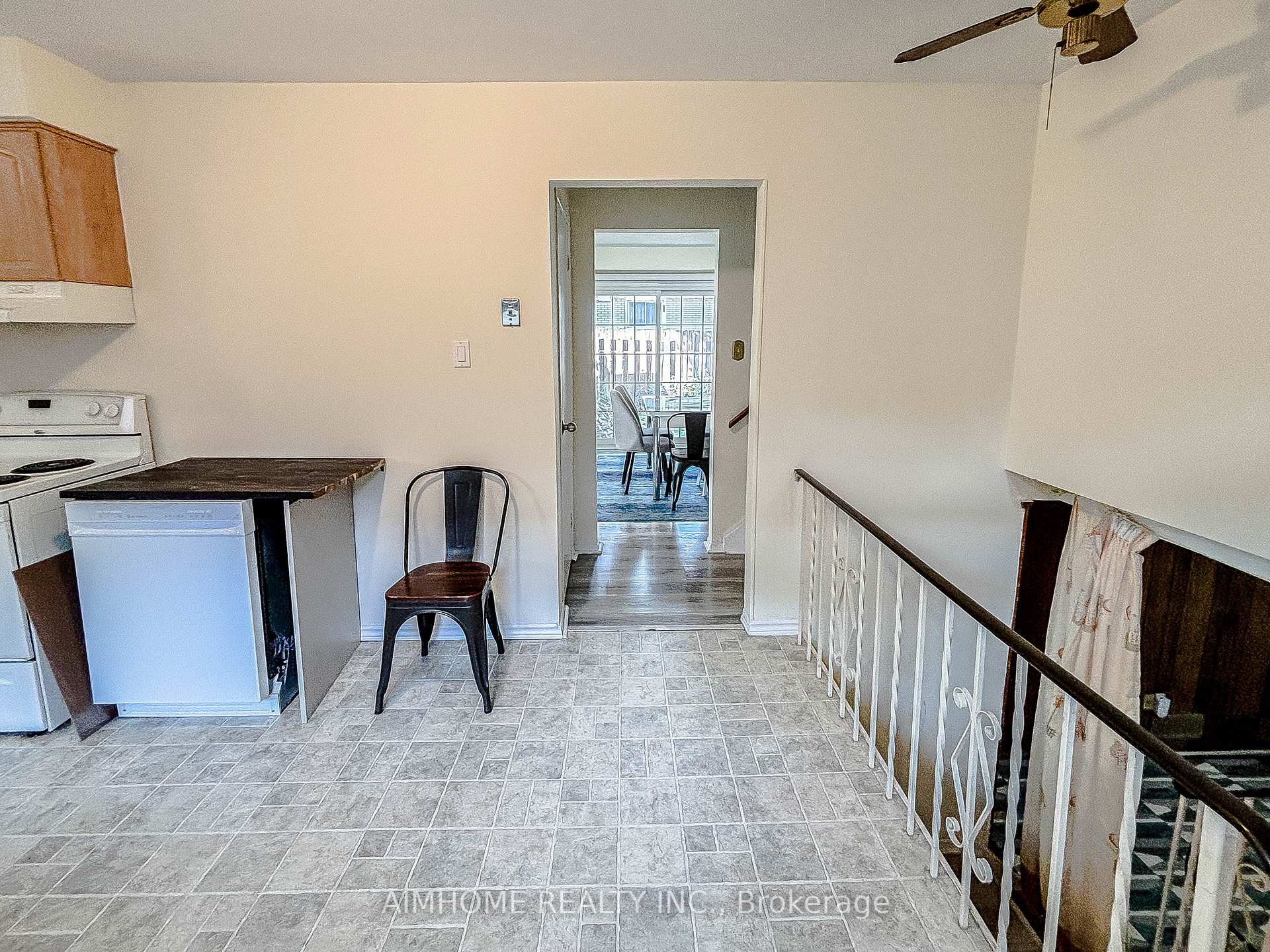 Photo 8 of 11 Redwood Court, Barrie, Grove East — HOMEH