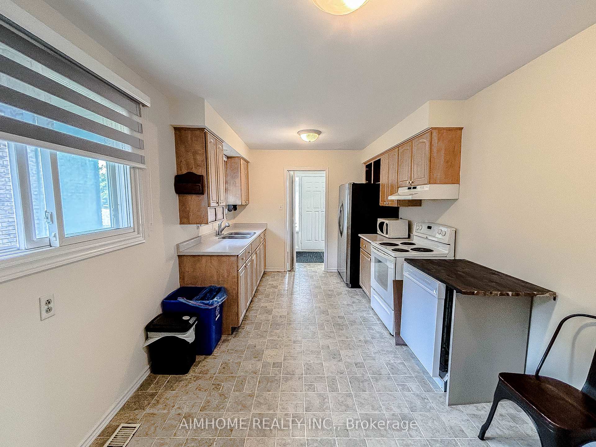 Photo 9 of 11 Redwood Court, Barrie, Grove East — HOMEH