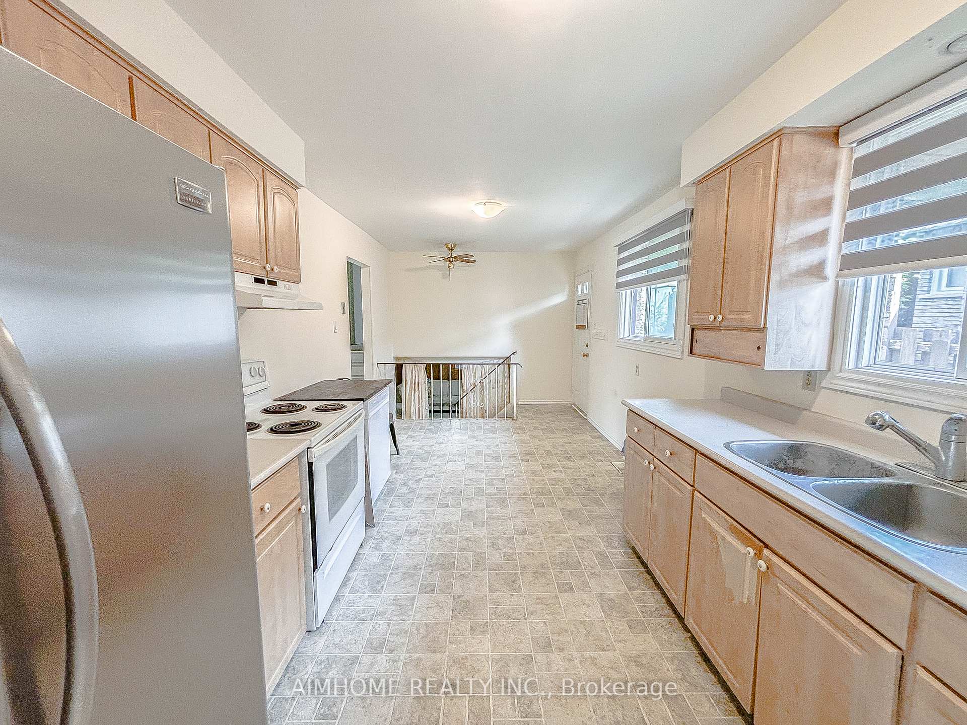 Photo 10 of 11 Redwood Court, Barrie, Grove East — HOMEH