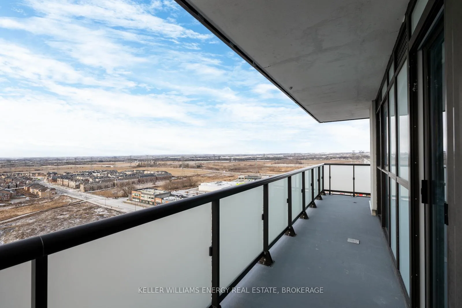 Front of Unit 1905, 2550 Simcoe Street N