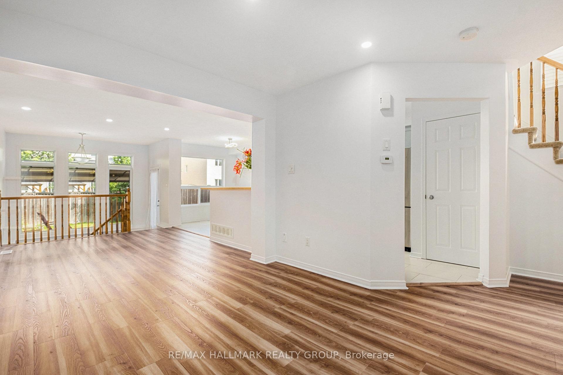Photo 4 of 121 Prem Circle, Ottawa, Barrhaven - Cedargrove/Fraserdale — HOMEH