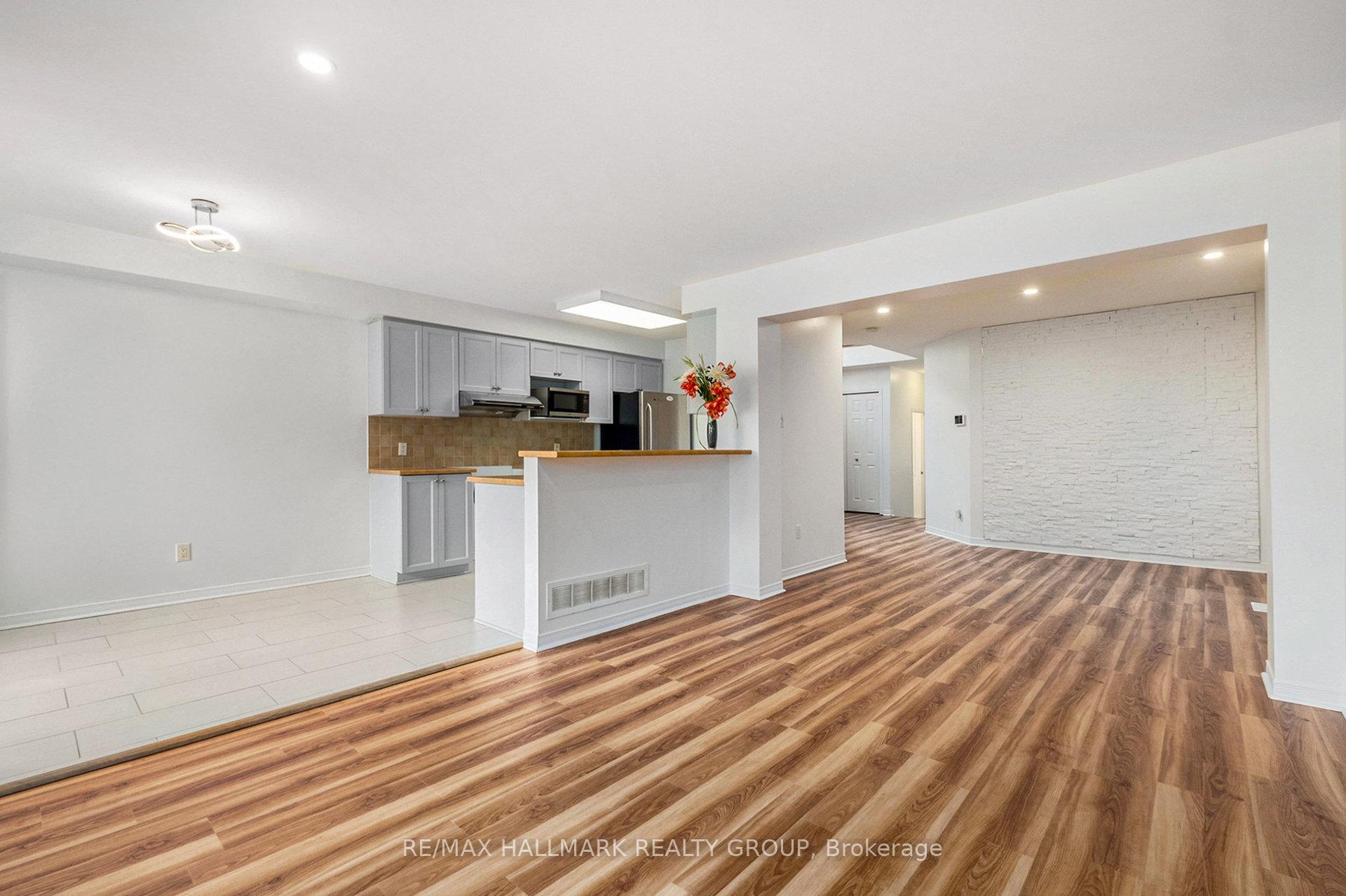 Photo 5 of 121 Prem Circle, Ottawa, Barrhaven - Cedargrove/Fraserdale — HOMEH
