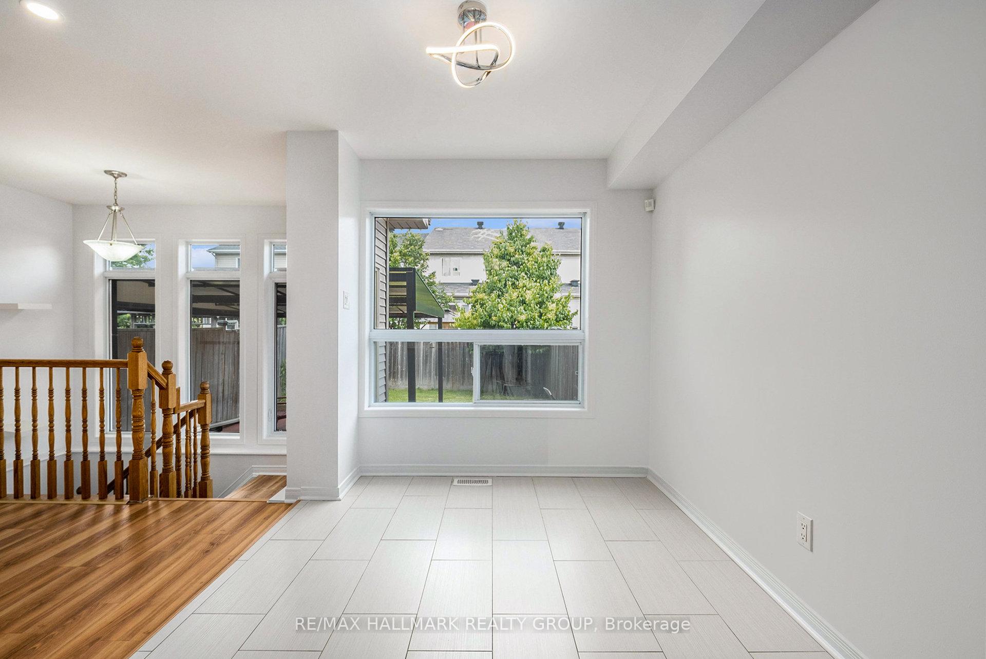 Photo 6 of 121 Prem Circle, Ottawa, Barrhaven - Cedargrove/Fraserdale — HOMEH