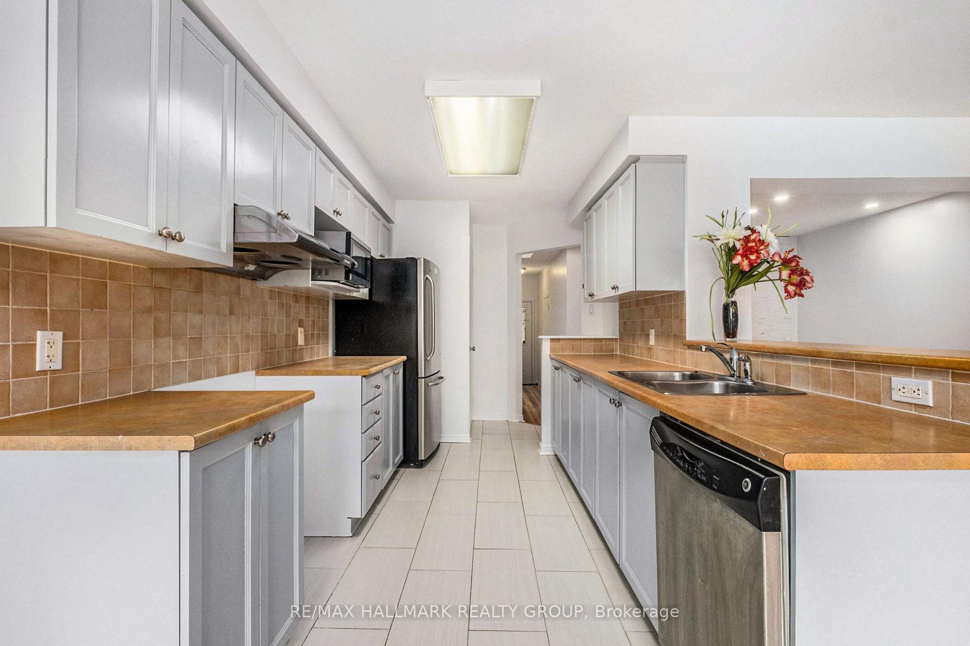 Photo 7 of 121 Prem Circle, Ottawa, Barrhaven - Cedargrove/Fraserdale — HOMEH