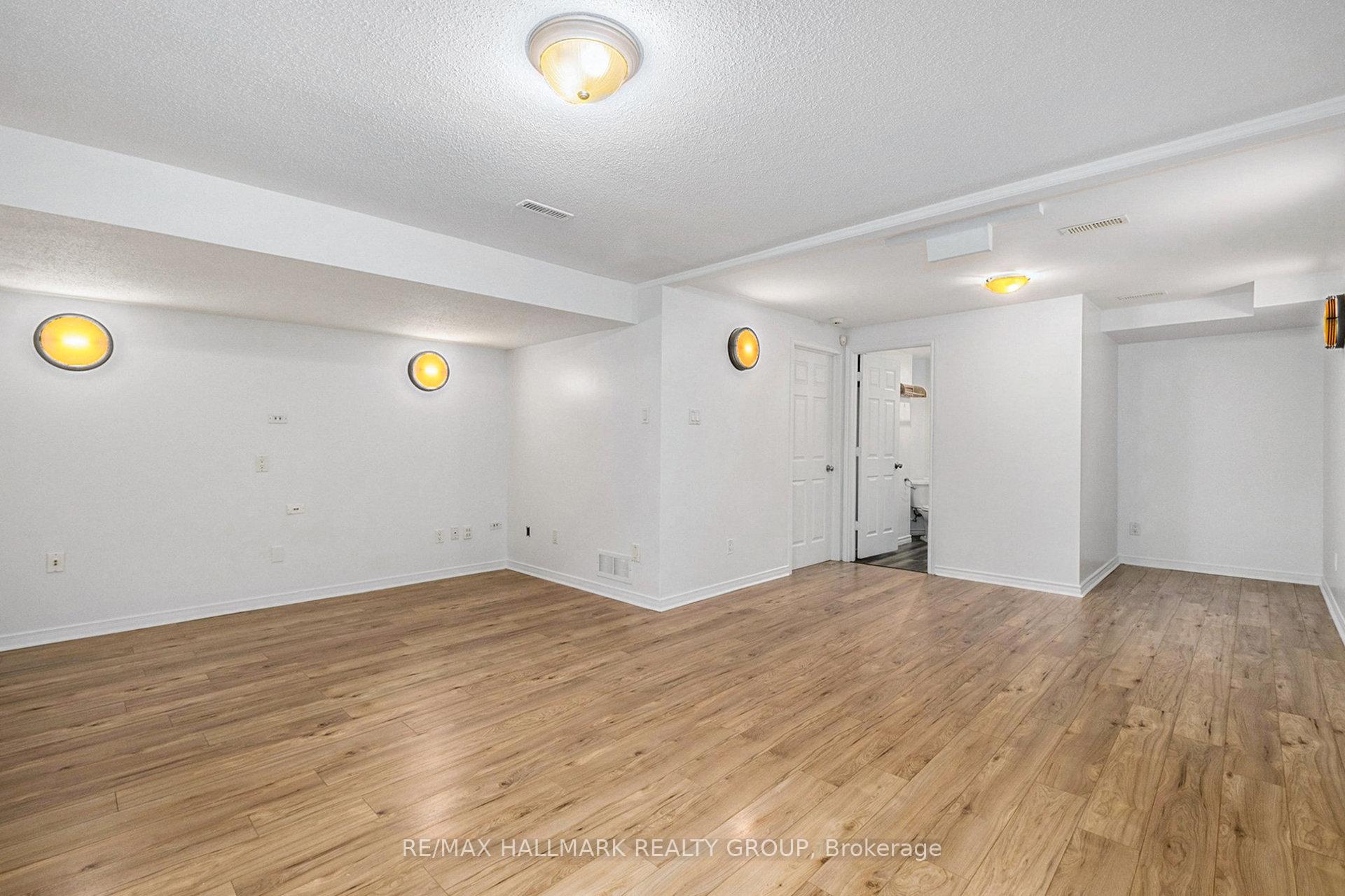 Photo 10 of 121 Prem Circle, Ottawa, Barrhaven - Cedargrove/Fraserdale — HOMEH