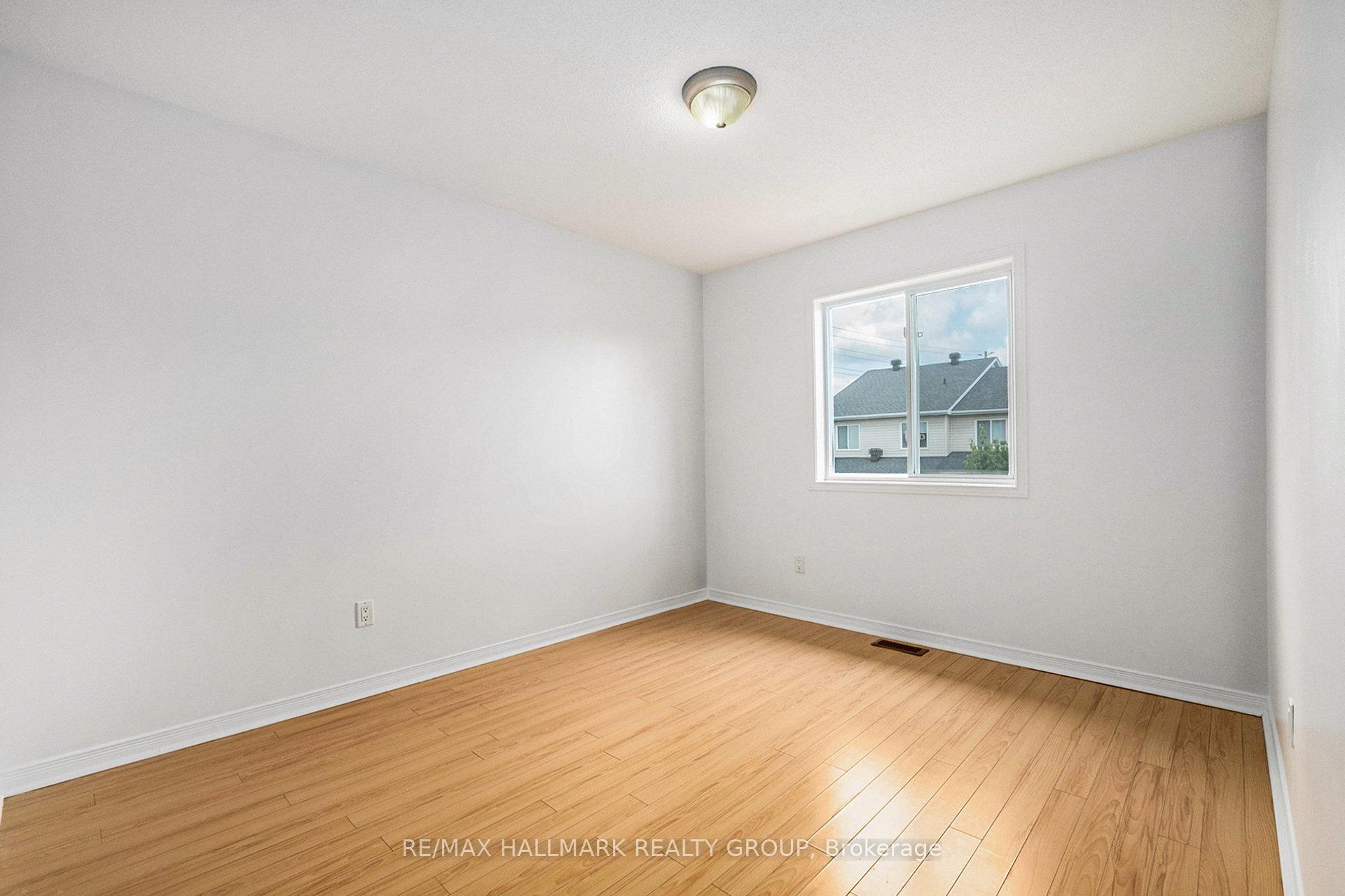 Photo 13 of 121 Prem Circle, Ottawa, Barrhaven - Cedargrove/Fraserdale — HOMEH