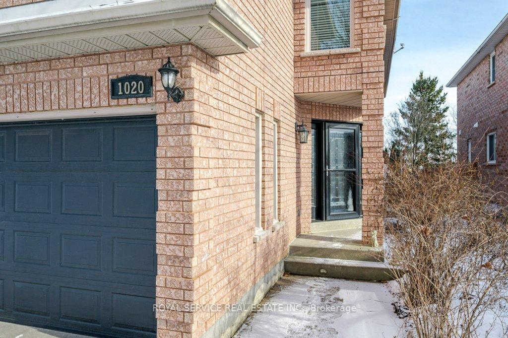 Photo 3 of 1020 Fraser Court, Cobourg — HOMEH