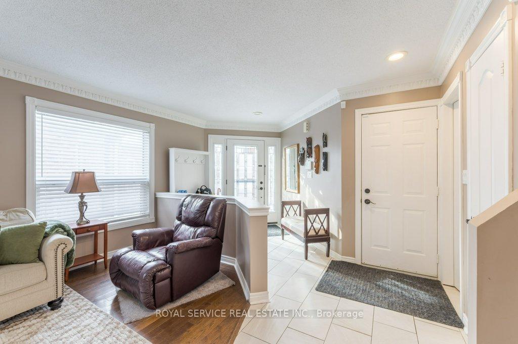 Photo 6 of 1020 Fraser Court, Cobourg — HOMEH
