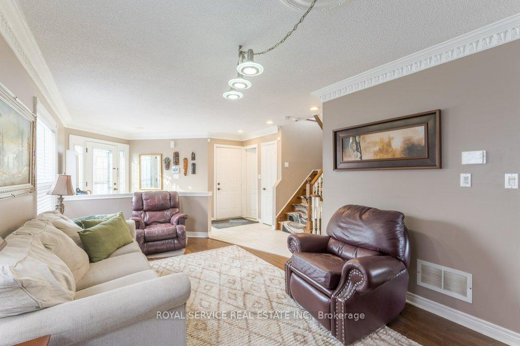 Photo 7 of 1020 Fraser Court, Cobourg — HOMEH