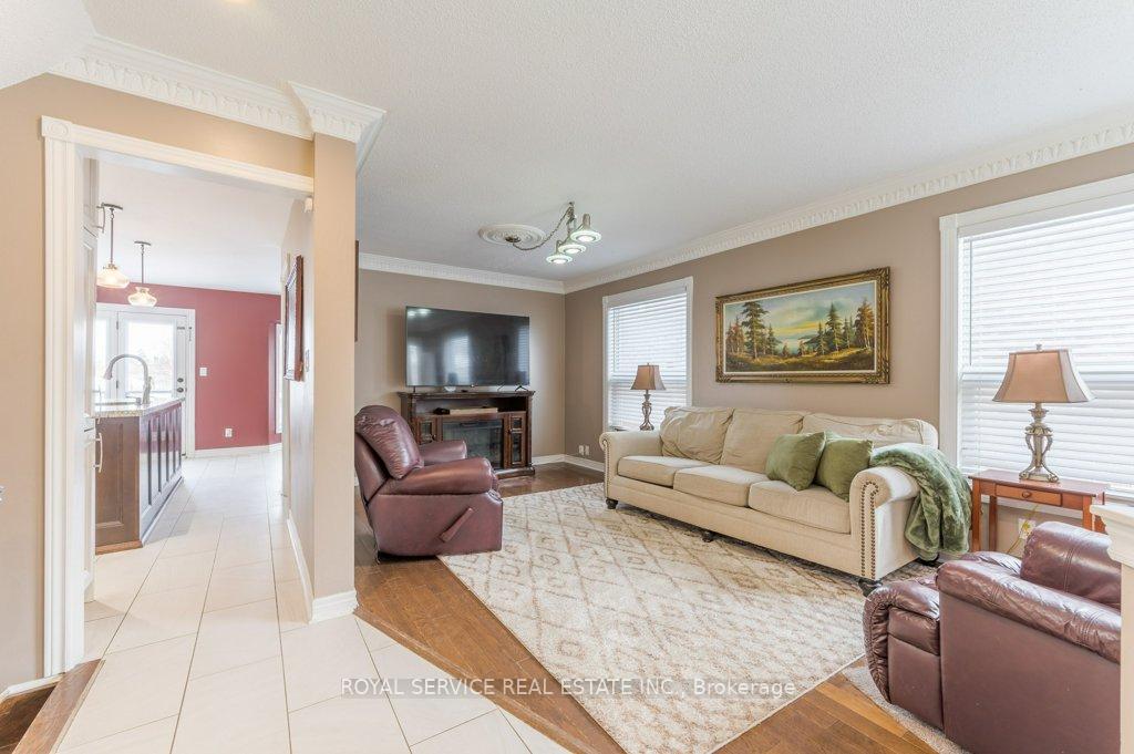 Photo 8 of 1020 Fraser Court, Cobourg — HOMEH