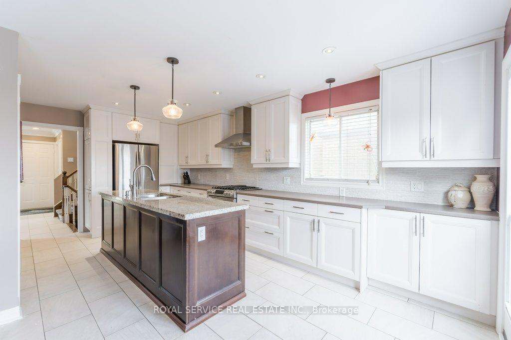 Photo 12 of 1020 Fraser Court, Cobourg — HOMEH