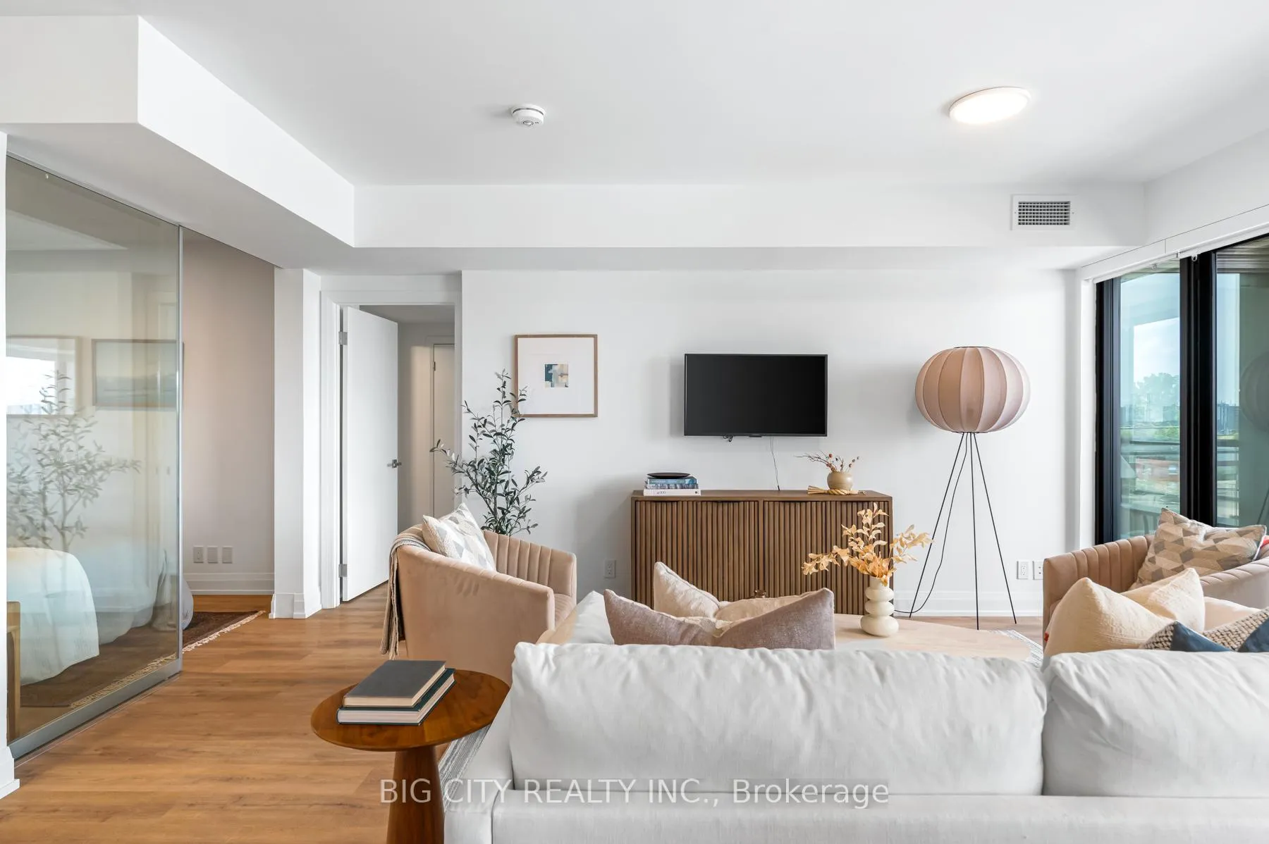 Photo 3 of Unit 415, 36 Brentcliffe Road, Toronto, Thorncliffe Park — HOMEH