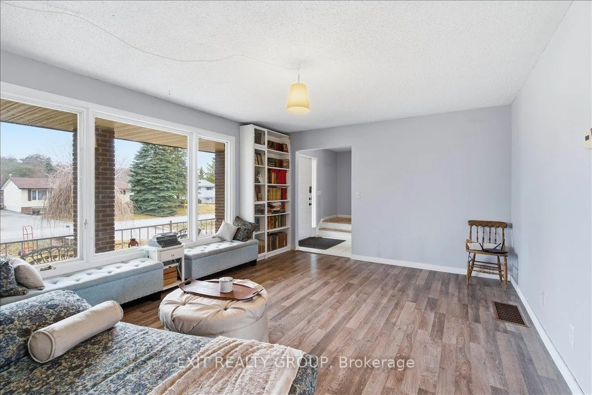 Photo 9 of 198 Chatterton Valley Crescent, Quinte West, Sidney Ward — HOMEH
