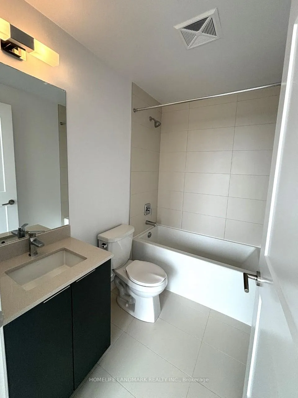 Photo 4 of Unit 907, 25 Holly Street, Toronto, Mount Pleasant West — HOMEH