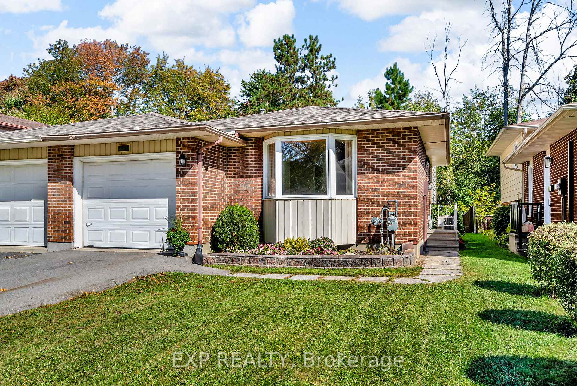 Photo 1 of 660 Champlain Drive, Cornwall — HOMEH
