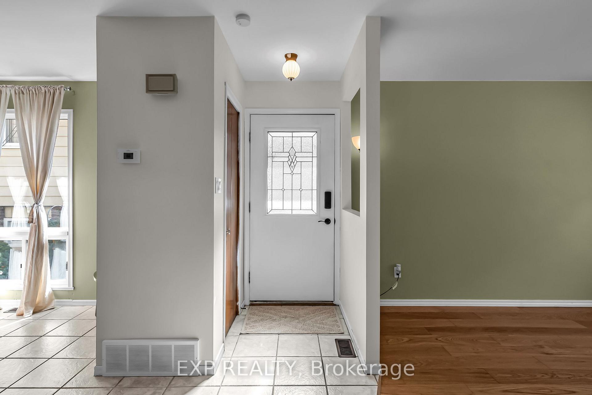 Photo 2 of 660 Champlain Drive, Cornwall — HOMEH