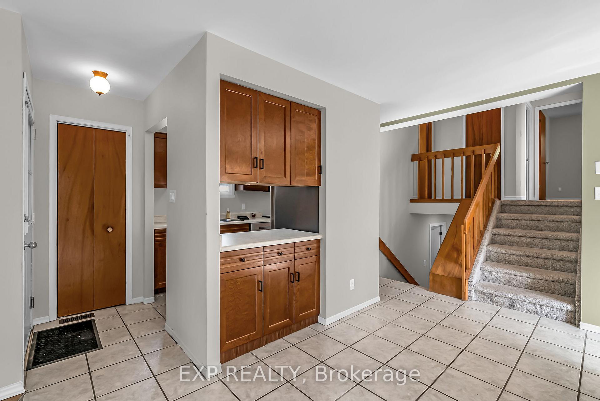 Photo 6 of 660 Champlain Drive, Cornwall — HOMEH