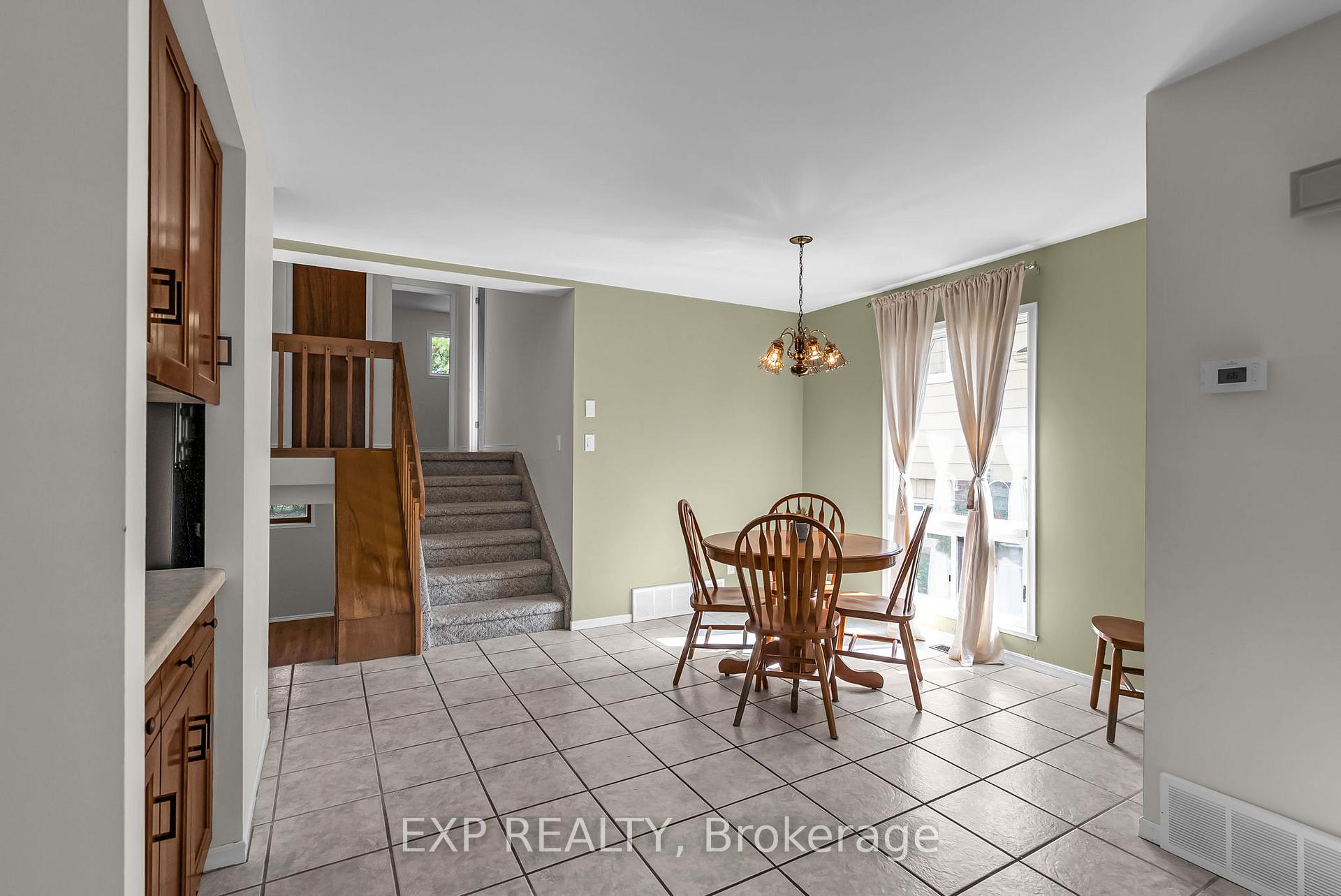 Photo 7 of 660 Champlain Drive, Cornwall — HOMEH