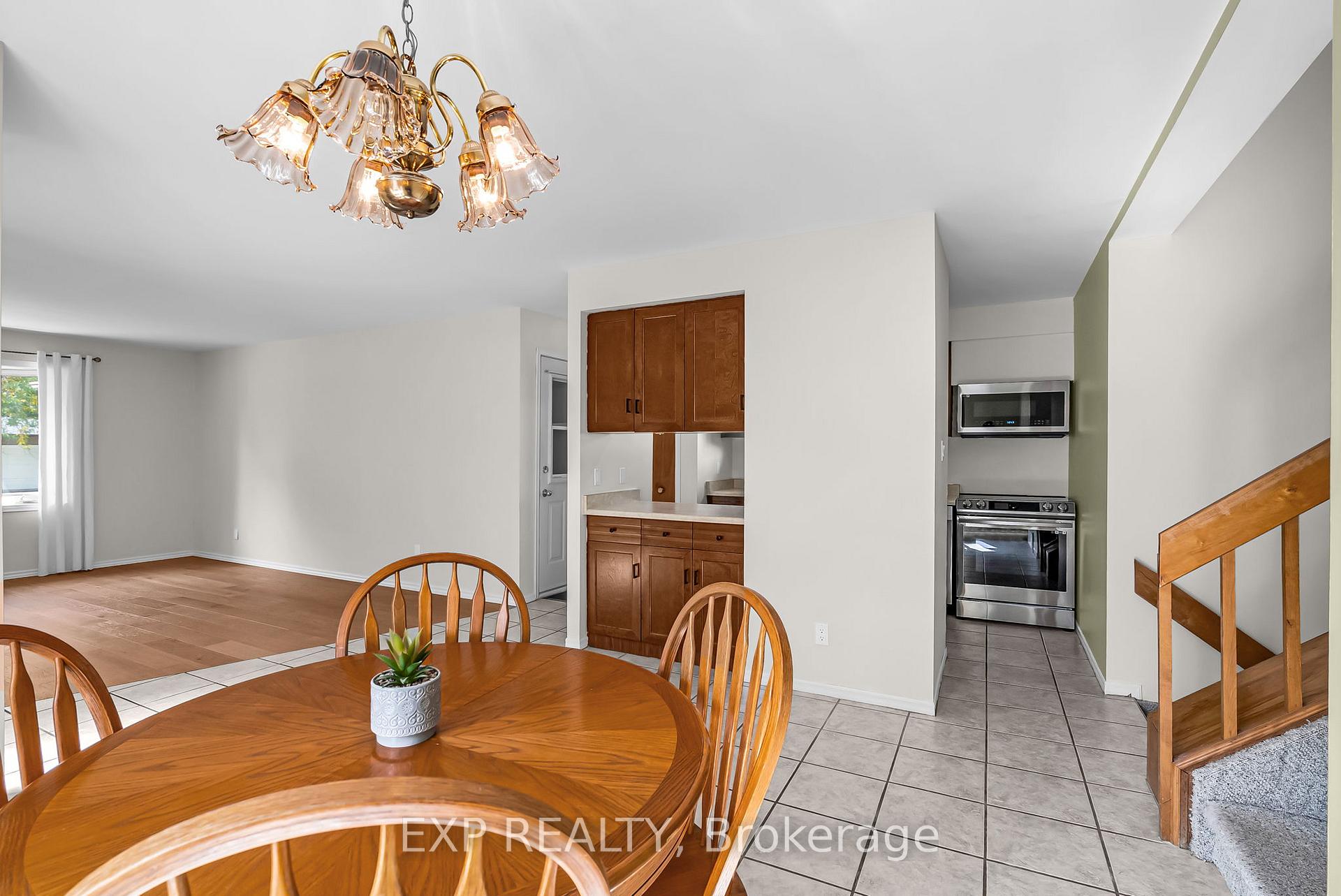 Photo 8 of 660 Champlain Drive, Cornwall — HOMEH