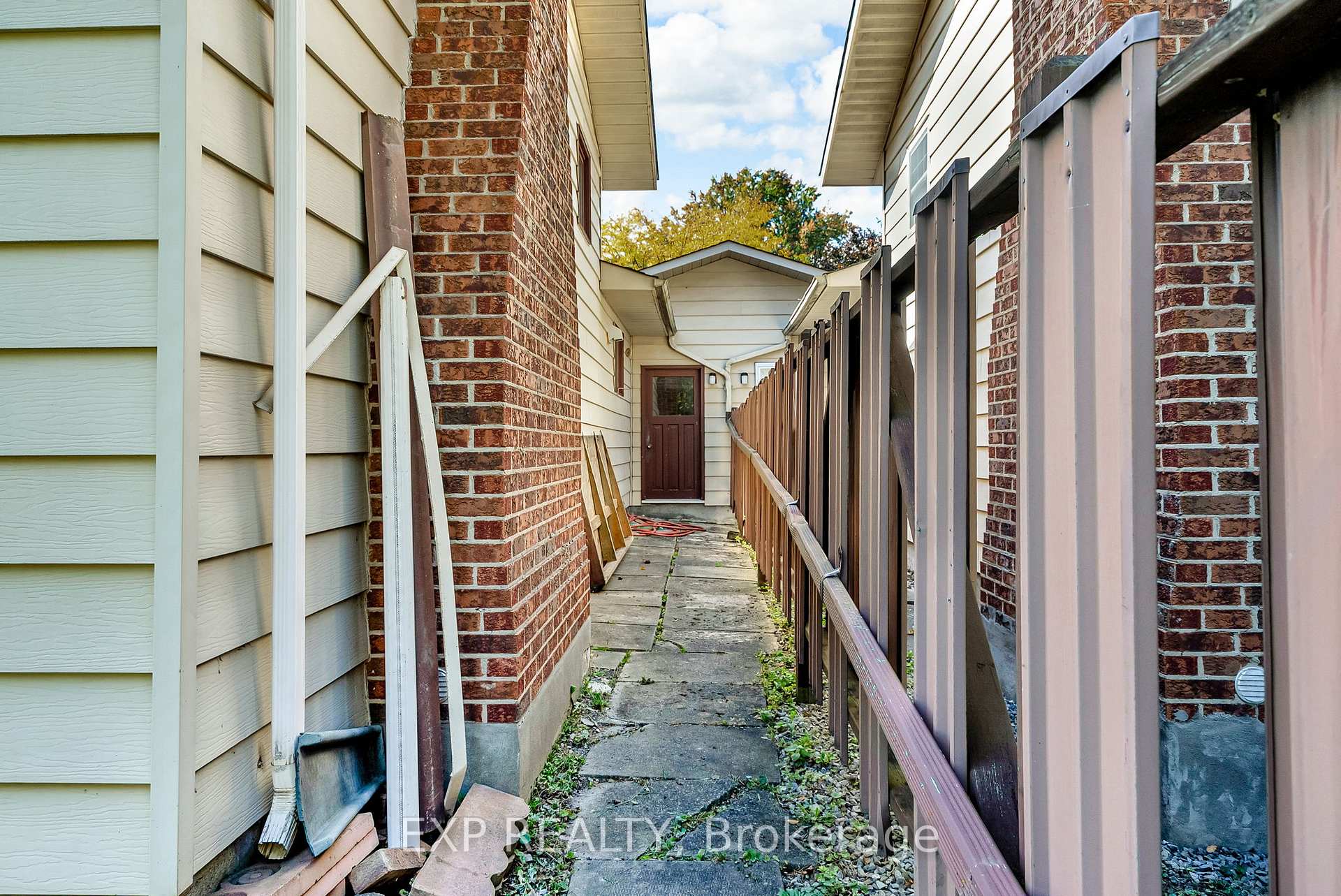 Photo 35 of 660 Champlain Drive, Cornwall — HOMEH
