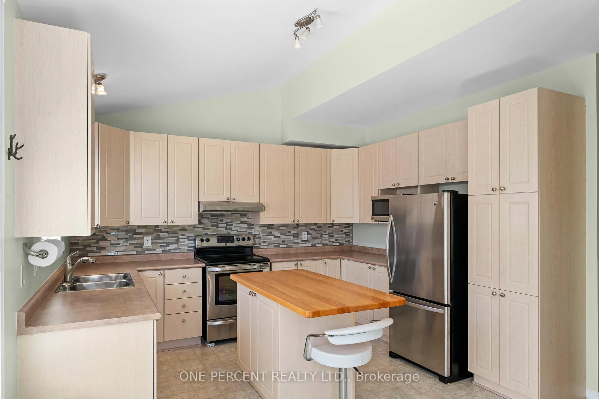 Photo 13 of 2113 Hallendale Street, Ottawa, Springridge/East Village — HOMEH