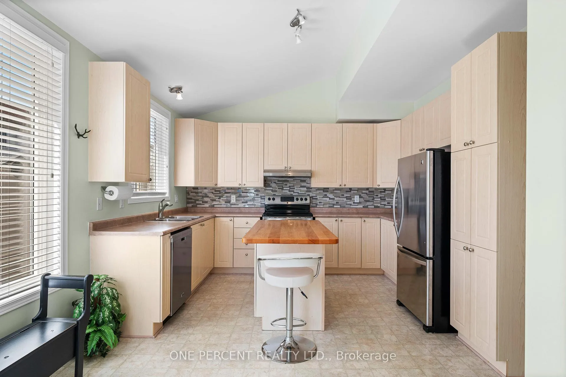 Photo 14 of 2113 Hallendale Street, Ottawa, Springridge/East Village — HOMEH