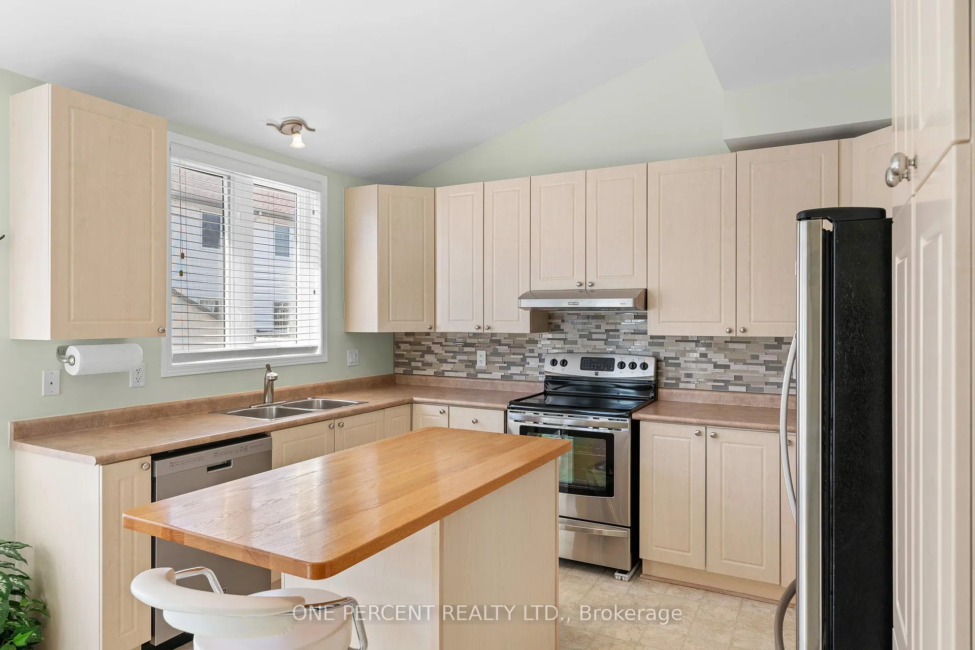 Photo 15 of 2113 Hallendale Street, Ottawa, Springridge/East Village — HOMEH