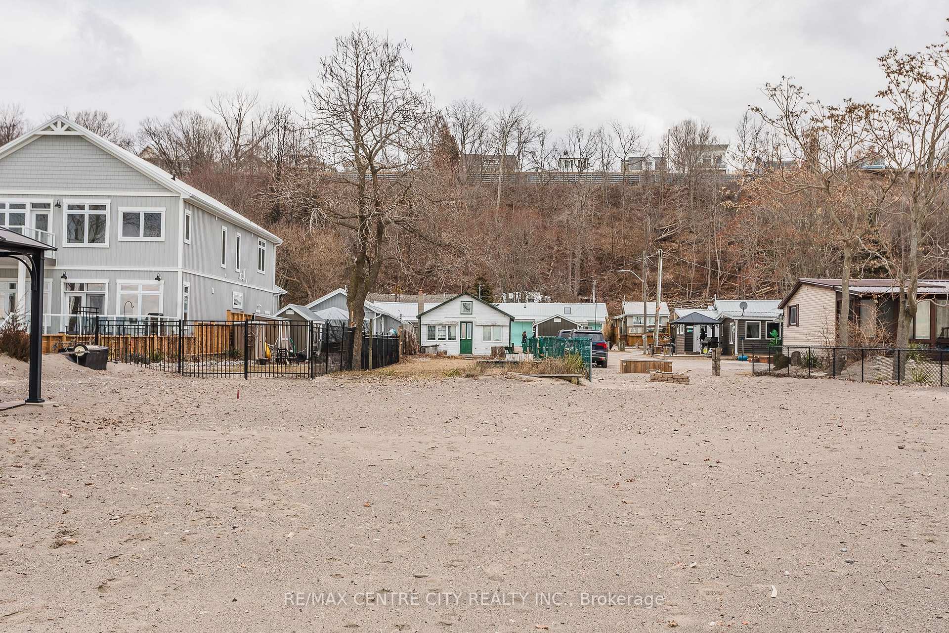 Photo 2 of Unit D, 444 Edith Cavell Boulevard, Central Elgin, Rural Central Elgin — HOMEH